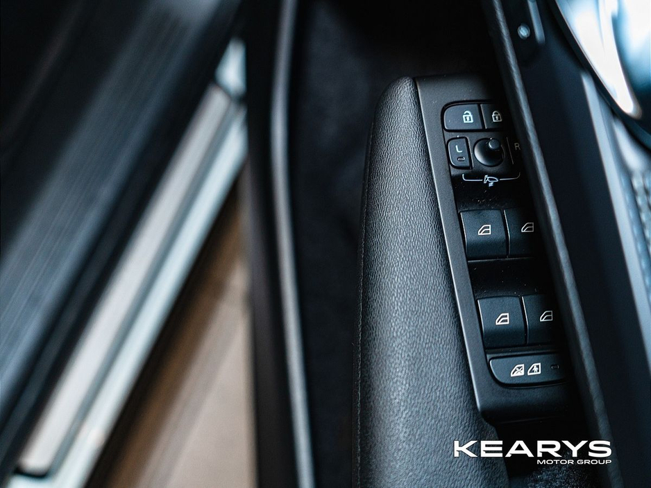 2022 Volvo XC40 - image 30