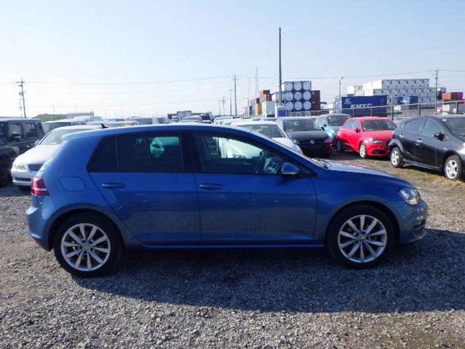 2016 Volkswagen Golf - image 3