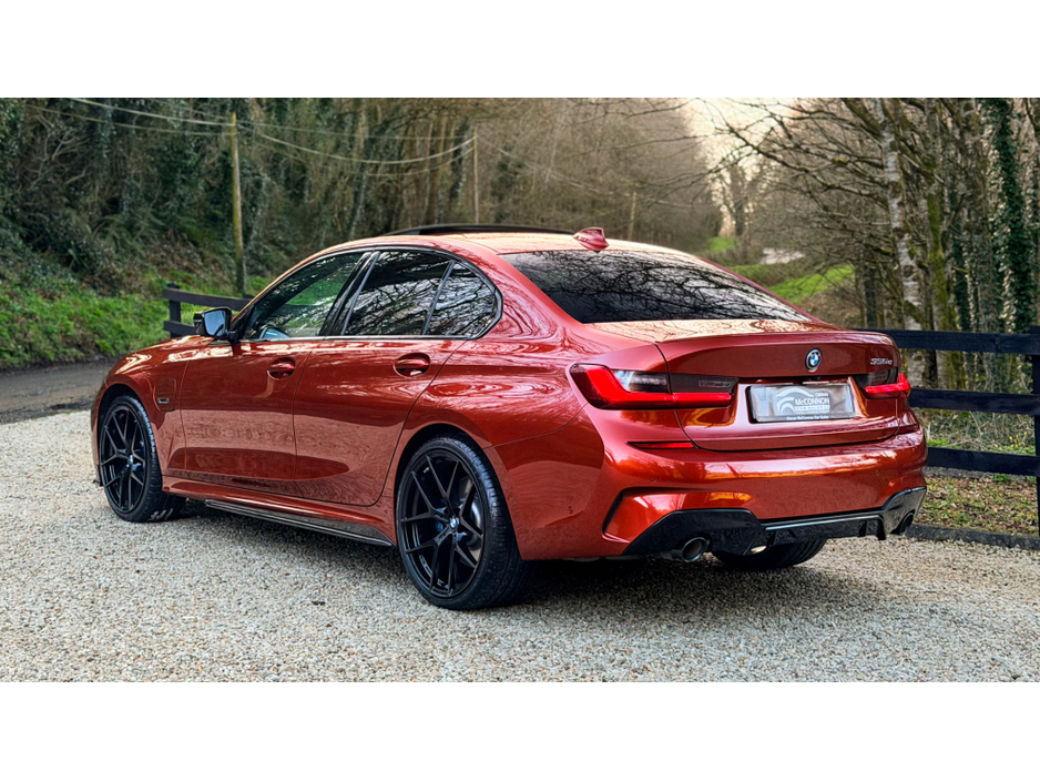 2022 BMW 3 Series - image 9