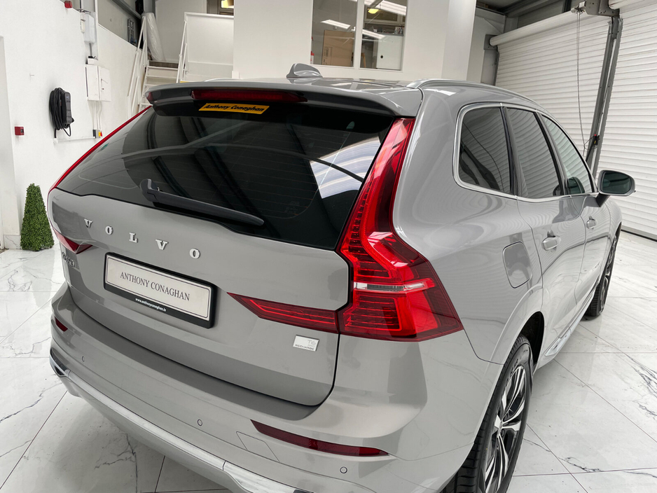 2023 Volvo XC60 - image 3