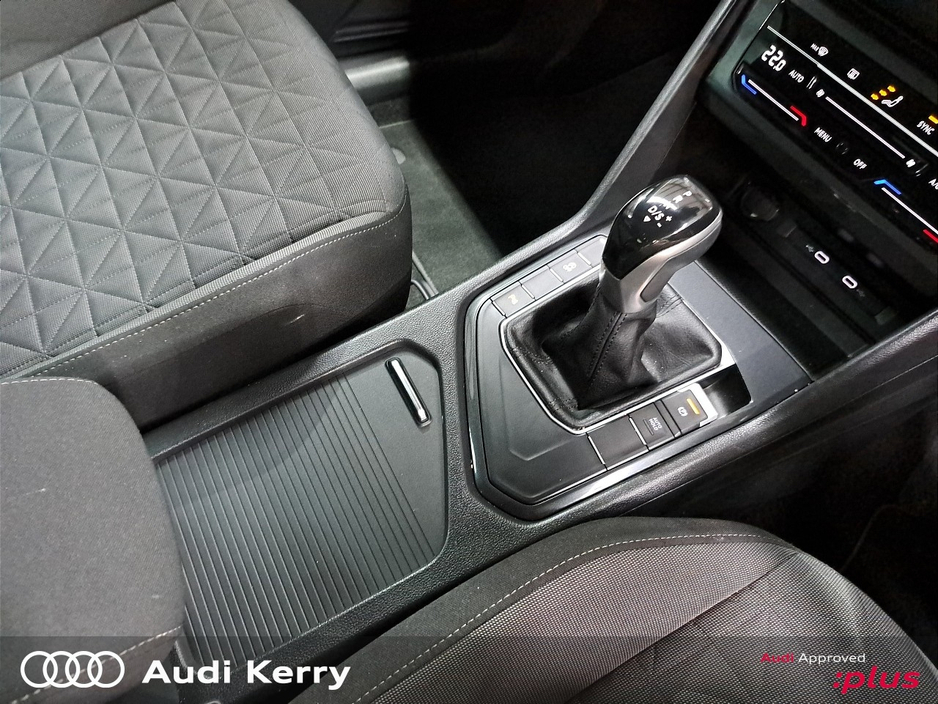 2022 Volkswagen Tiguan - image 18