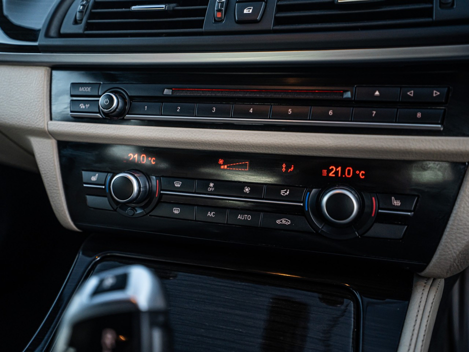 2015 BMW 5 Series - image 31