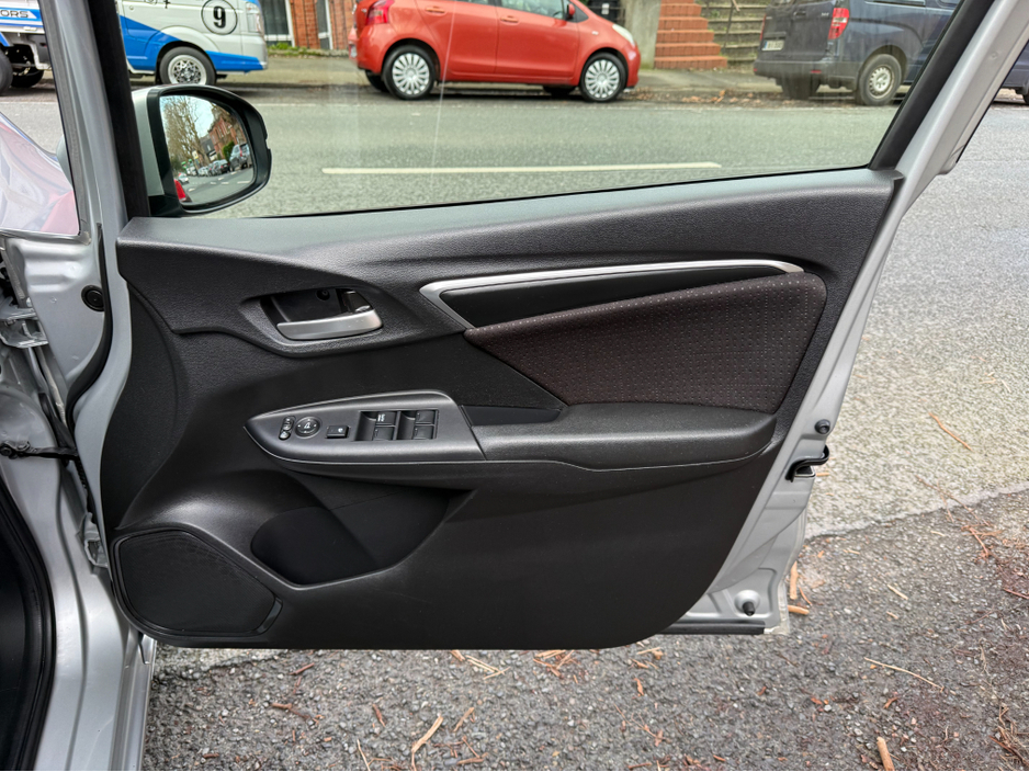 2014 Honda Fit - image 13