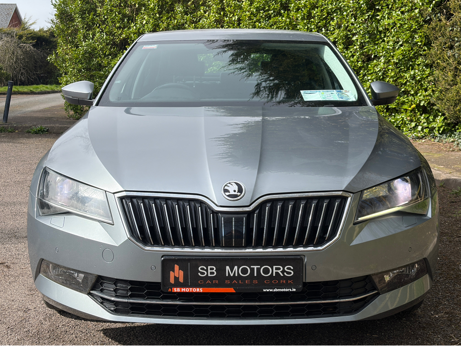 2016 Skoda Superb - image 2
