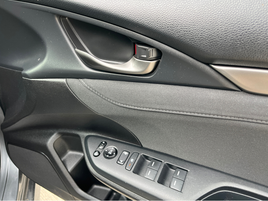 2018 Honda Civic - image 13