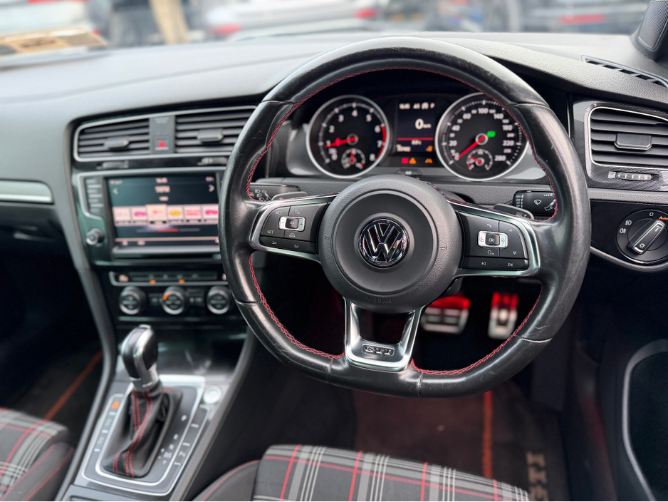 2017 Volkswagen Golf - image 19