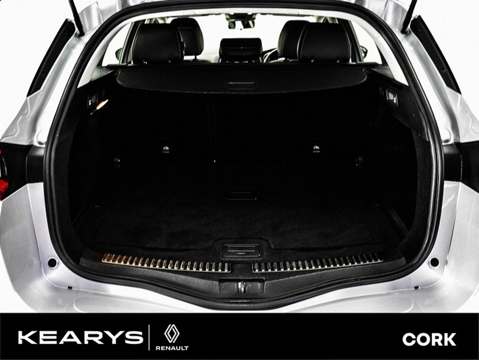 2020 Renault Megane - image 9