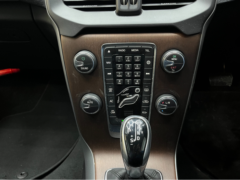 2018 Volvo V40 €16950! 2018 VOLVO V40 D4 NAVI ED 2.0 AUTOMATIC / REVERSE CAMERA / CRUISE CONTROL €16,950