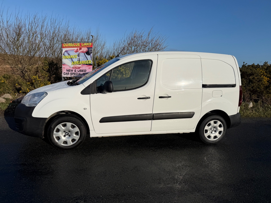 2017 Peugeot Partner - image 3