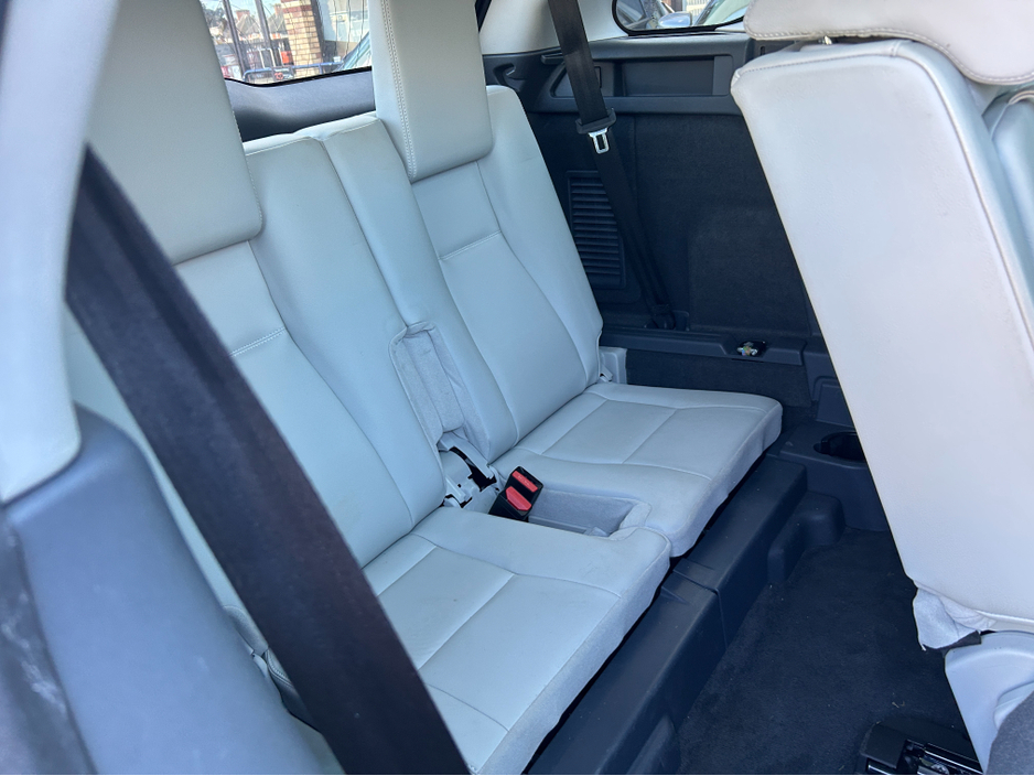 2017 Land Rover Discovery Sport - image 5