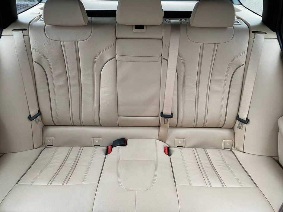 2019 BMW 5 Series - image 12