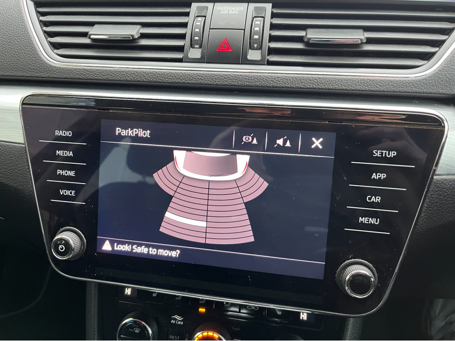 2020 Skoda Superb - image 20