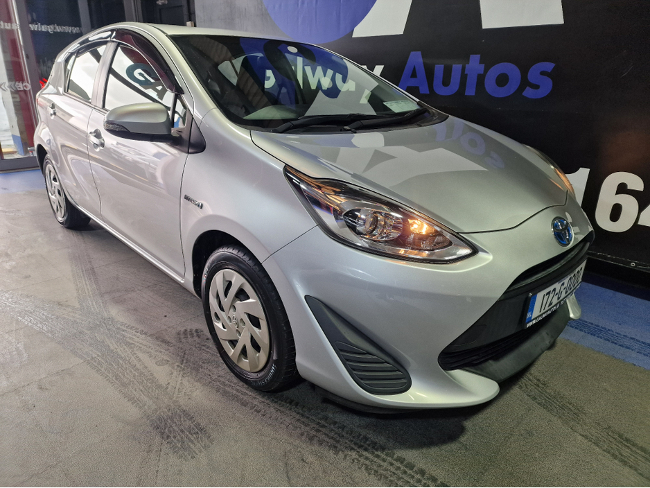 2017 Toyota Aqua - image 12