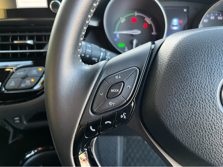 2023 Toyota C-HR SOL HYBRID AUTOMATIC 1.8 PETROL //LOW MILES//HIGH SPEC//HALF LEATHER HEATED SEATS//360 PARKING CAMERAS//KEYLESS ENTRY// €29,950
