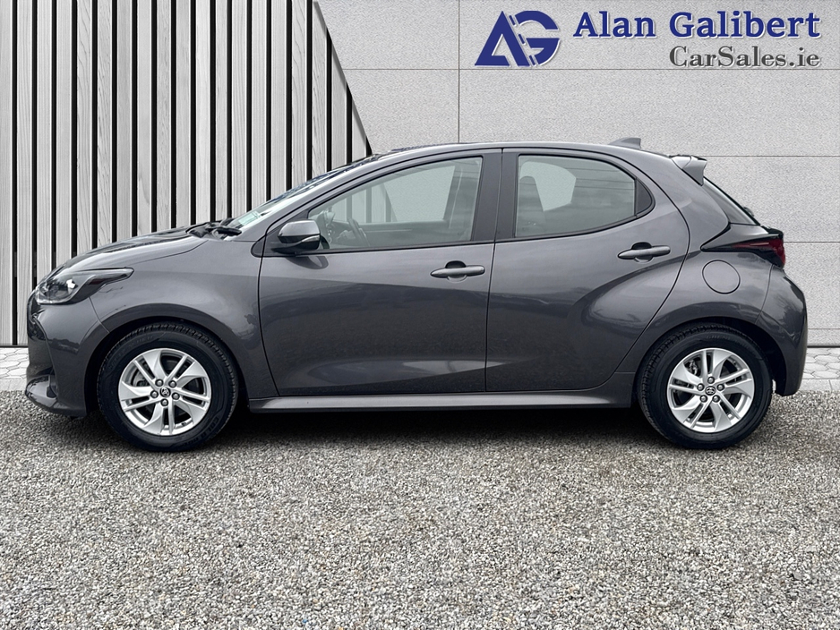 2023 Toyota Yaris 1.5 HYBRID LUNA  AUTO €18,995