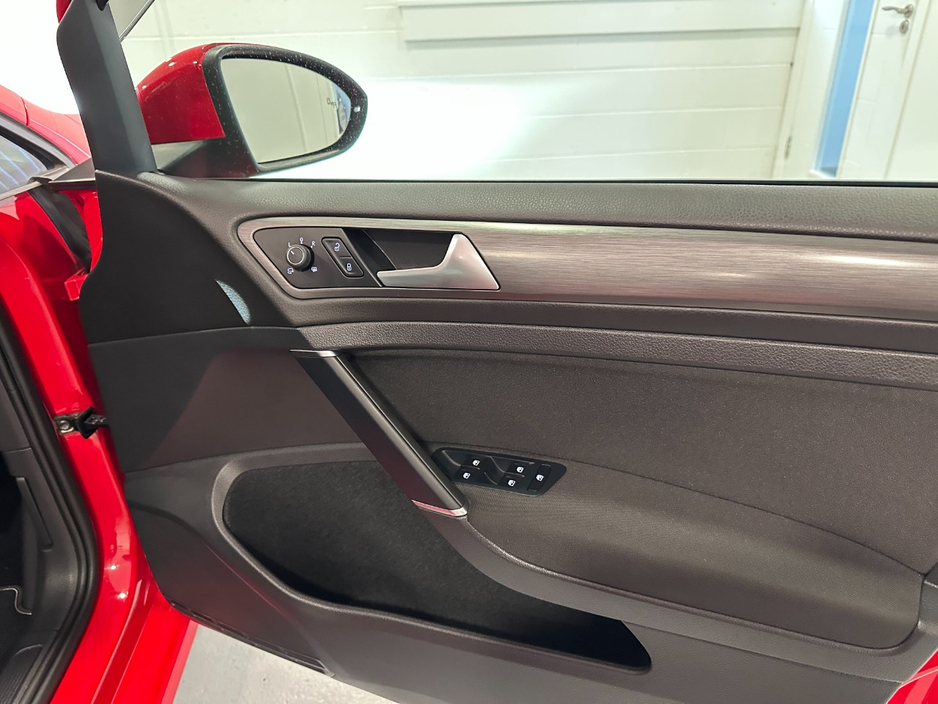 2020 Volkswagen Golf - image 22