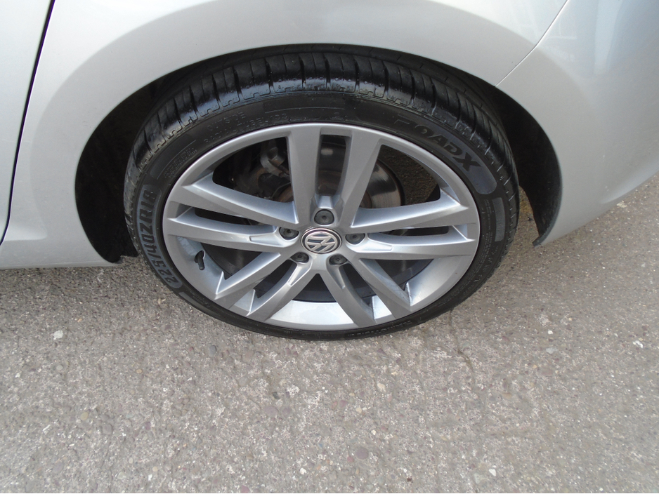 2017 Volkswagen Golf - image 5