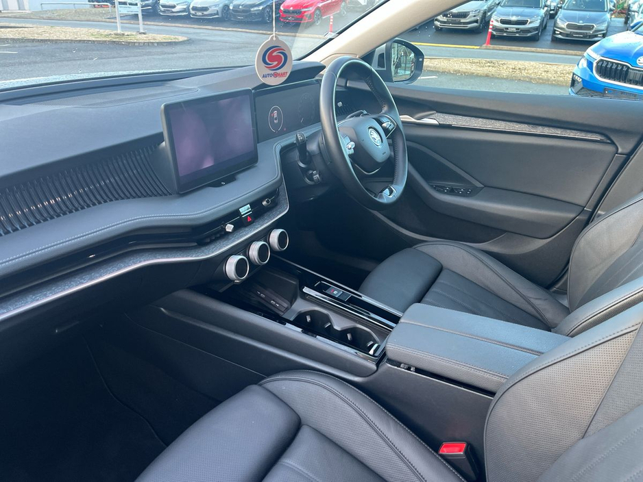 2024 Skoda Superb - image 2