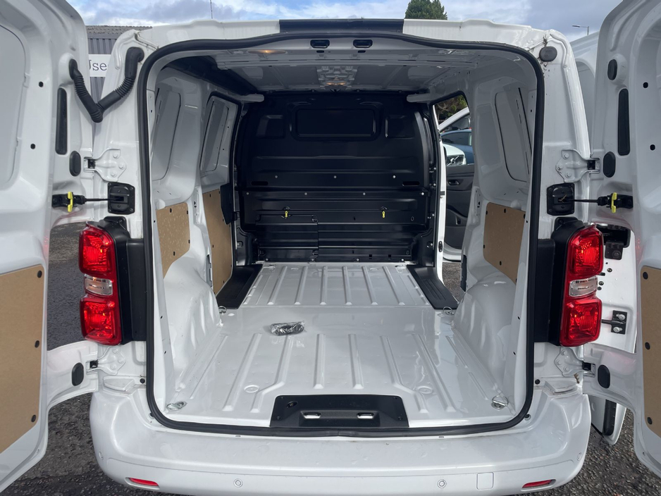 2025 Opel Vivaro - image 14