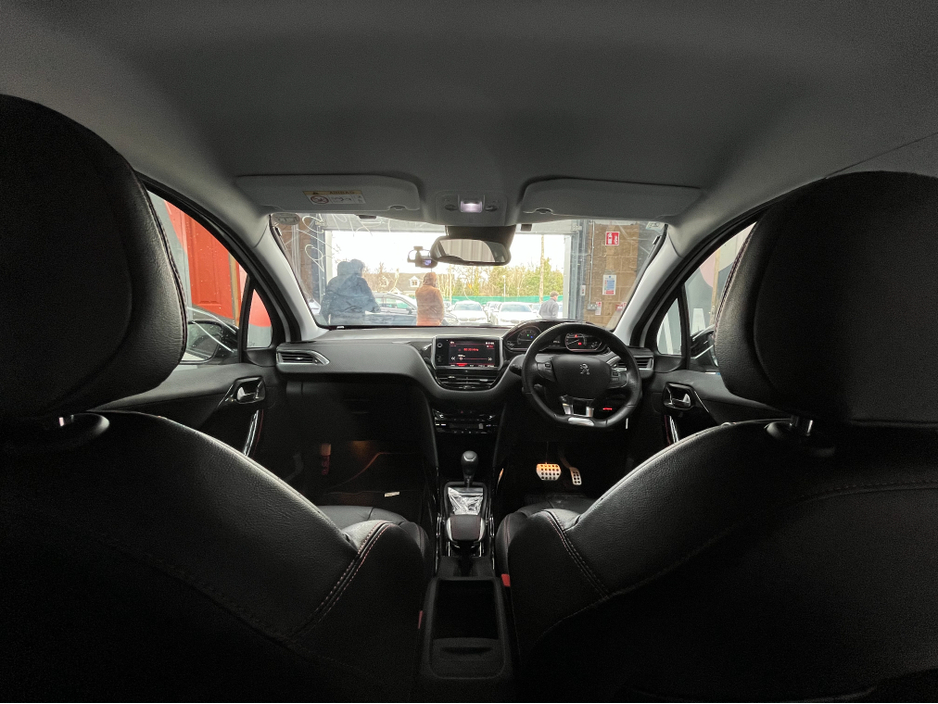 2020 Peugeot 2008 - image 14