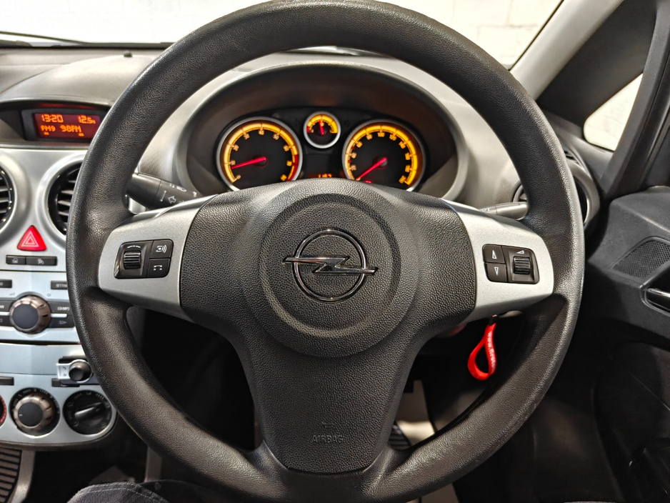 2011 Opel Corsa - image 14