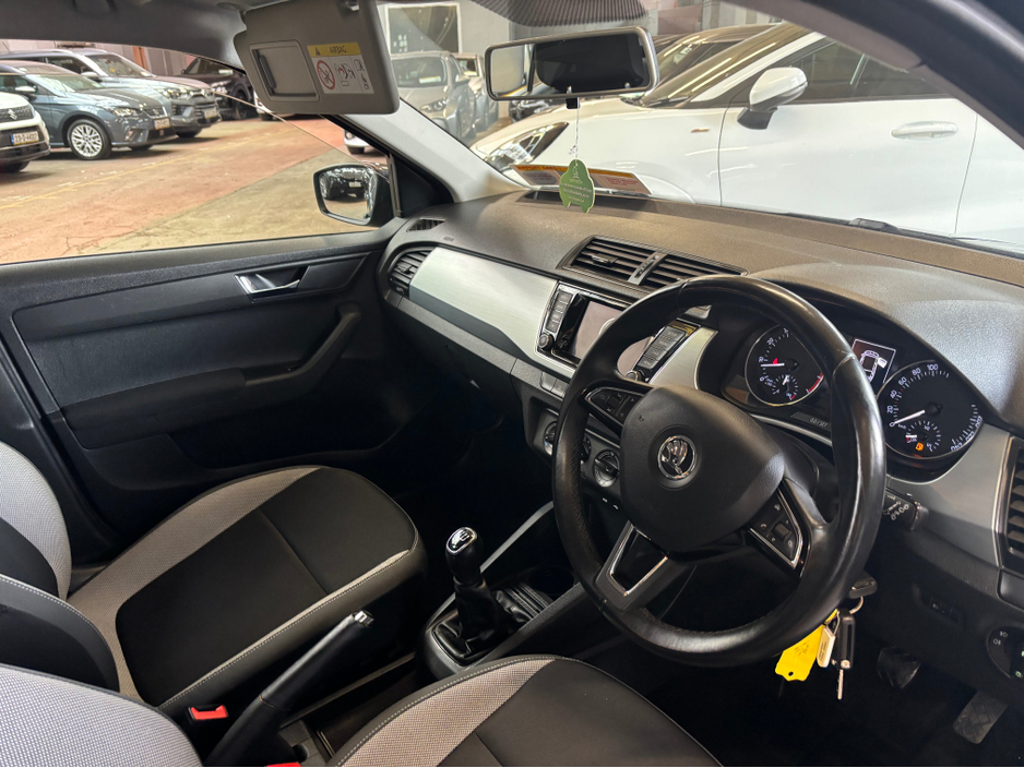 2017 Skoda Fabia - image 4