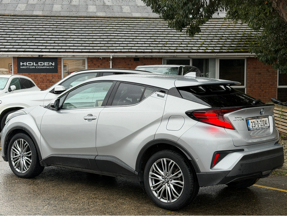 2023 Toyota C-HR HYBRID..Keyless Entry..Apple CarPlay €22,750