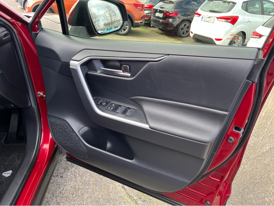 2021 Toyota Rav4 - image 12