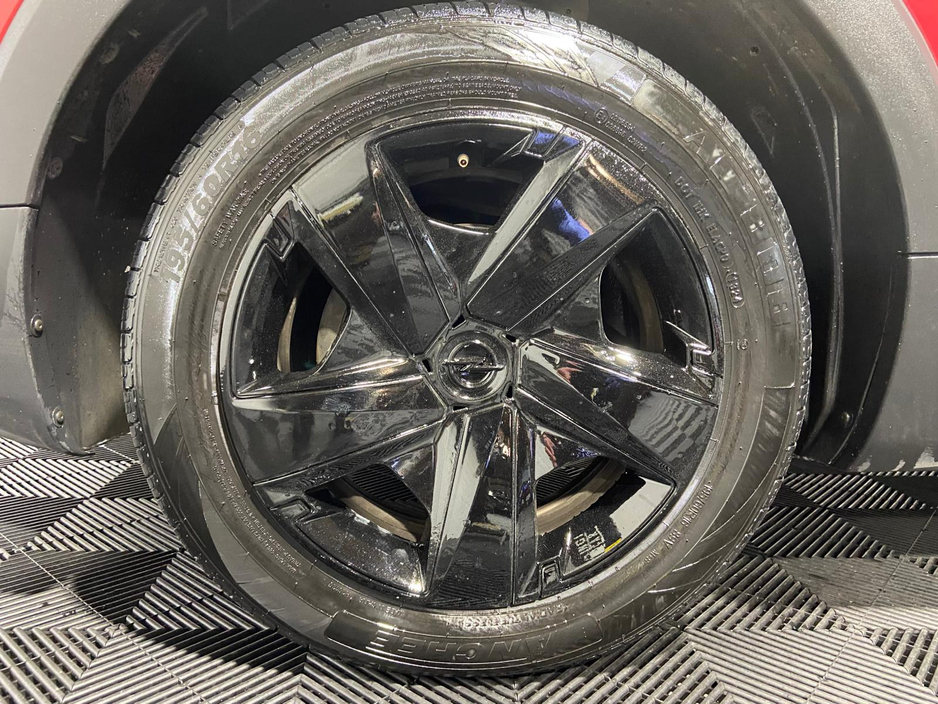 2022 Opel Crossland X - image 5