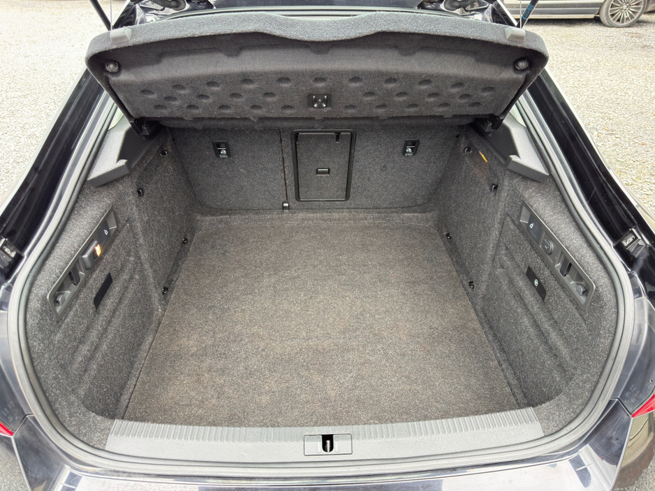 2018 Skoda Superb - image 14