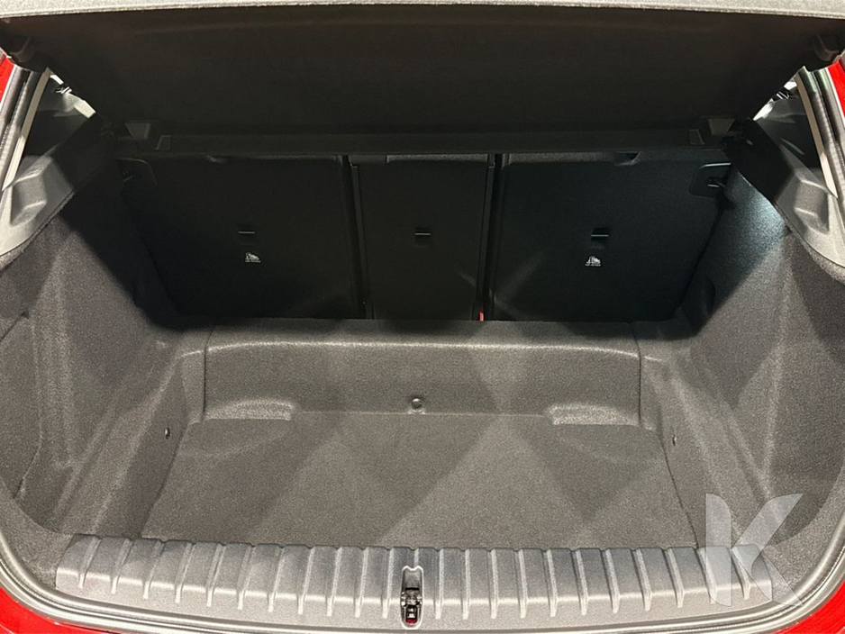 2023 BMW 1 Series - image 12