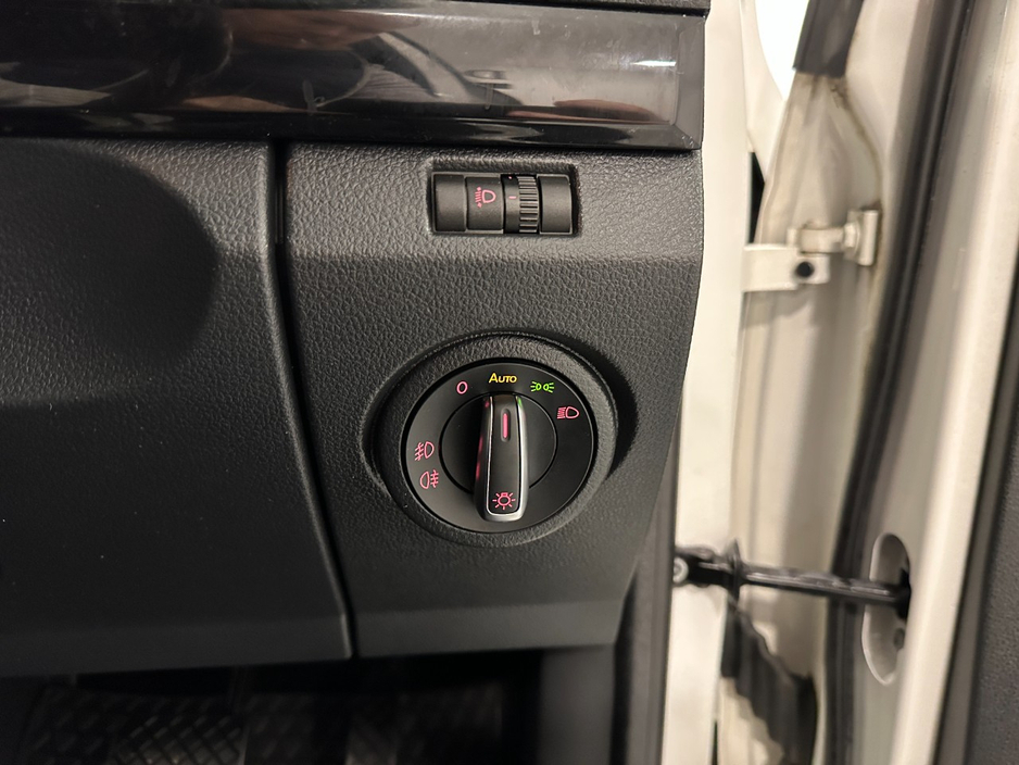 2020 Volkswagen Amarok - image 24