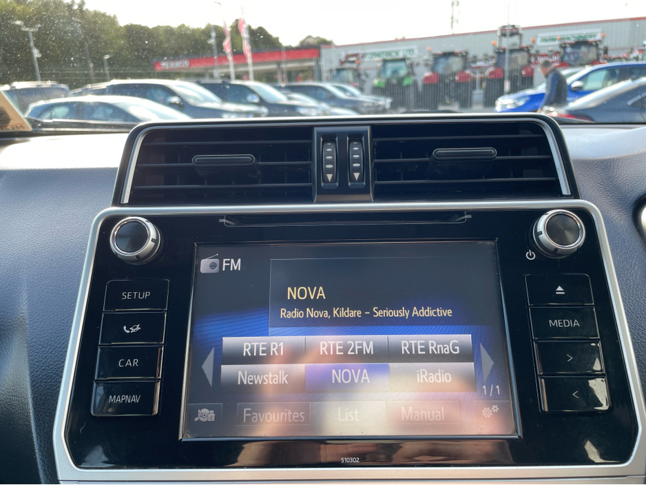 2020 Toyota Landcruiser - image 13