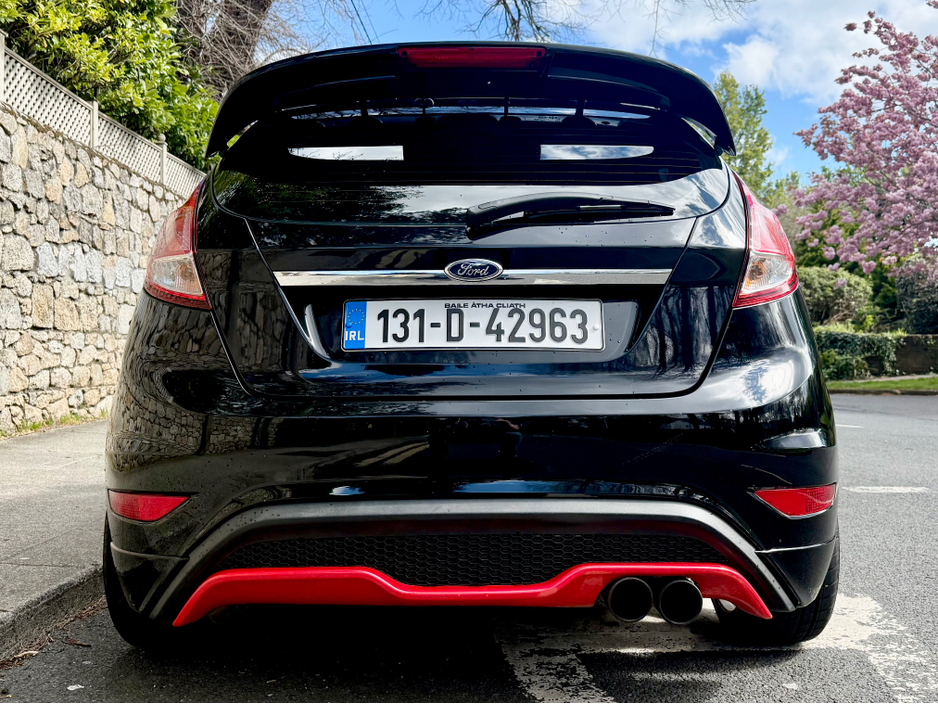 2013 Ford Fiesta - image 8