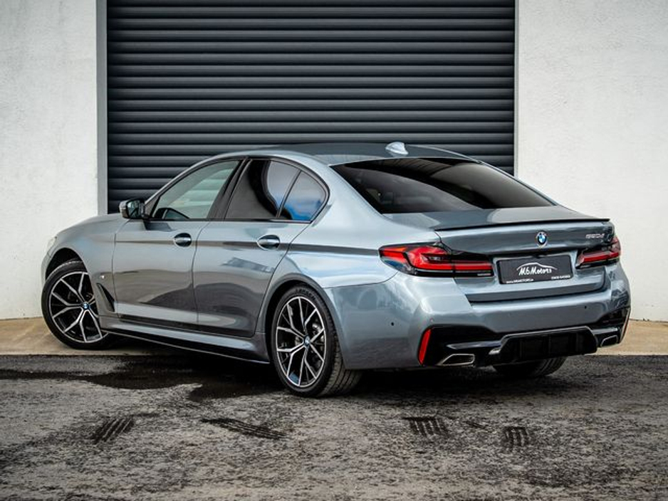 2022 BMW 5 Series - image 13