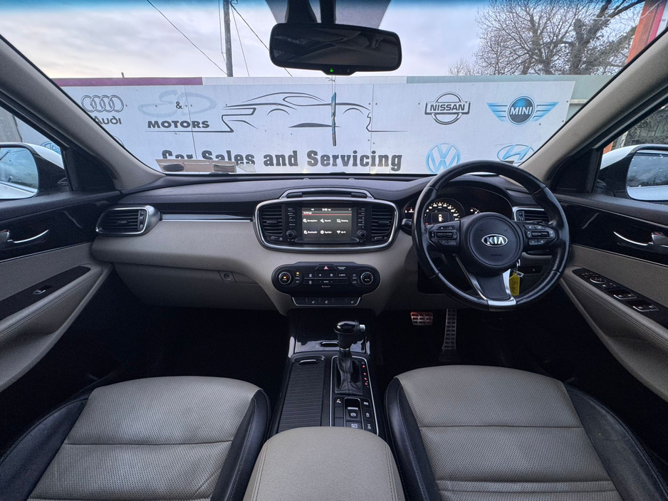 2017 Kia Sorento - image 20