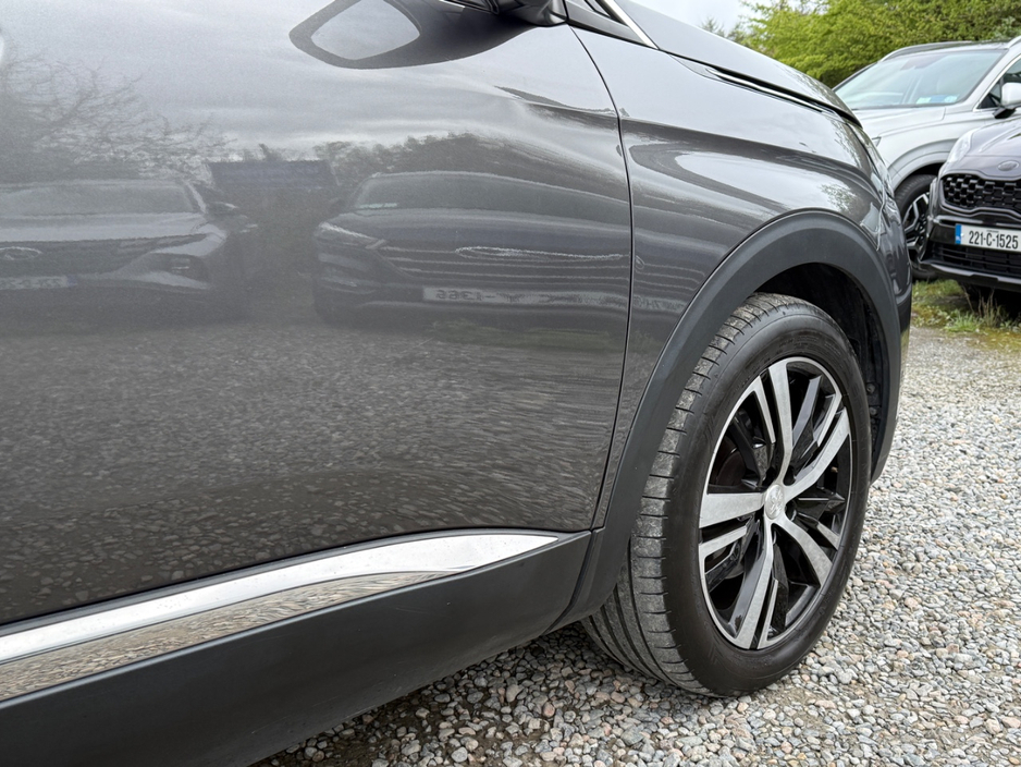 2021 Peugeot 3008 - image 12