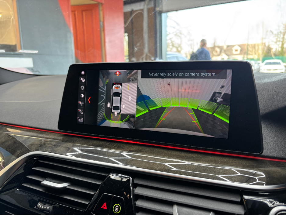 2018 BMW 5 Series - image 8