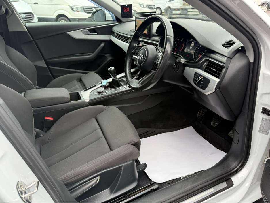 2017 Audi A4 - image 10