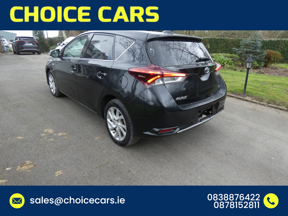 2016 Toyota Auris - image 4