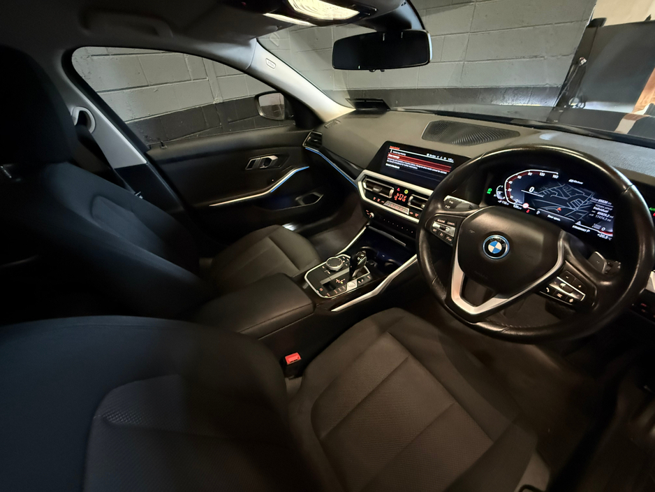 2022 BMW 3 Series 330e SE Pro Auto €22,900