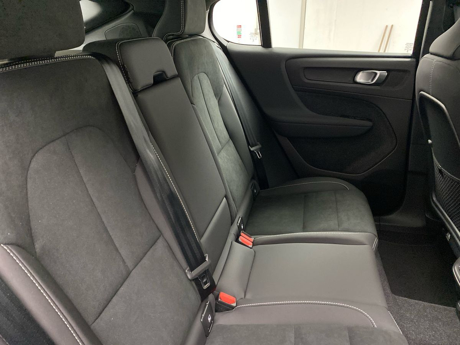 2026 Volvo EC40 - image 13