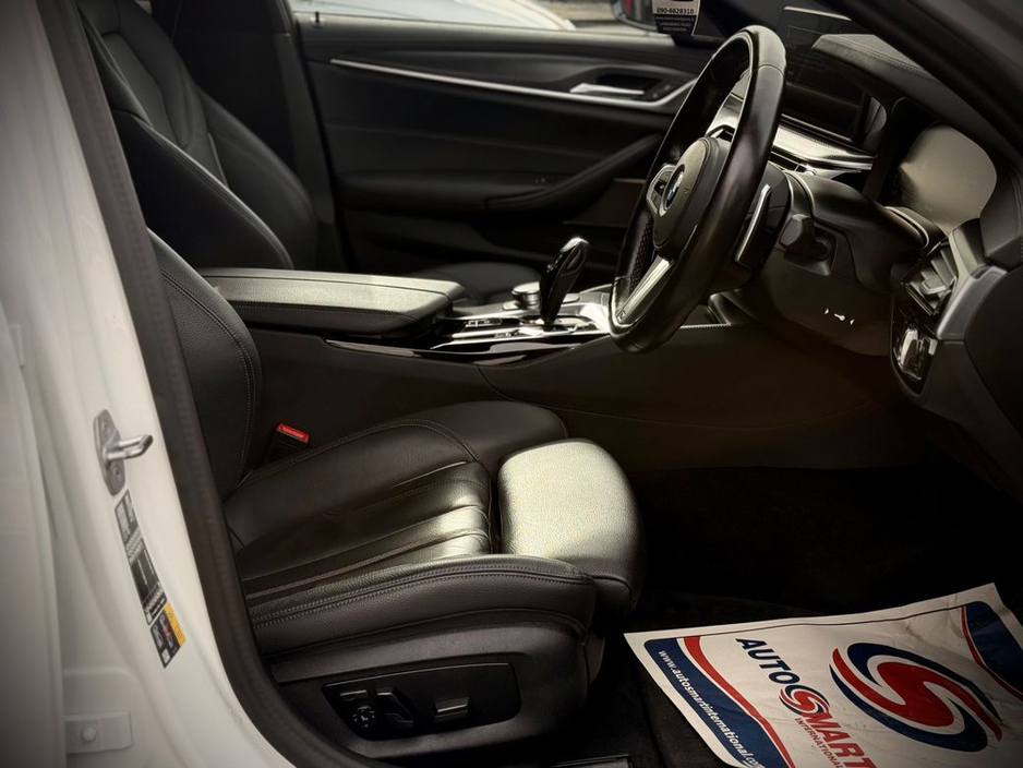 2023 BMW 5 Series - image 9