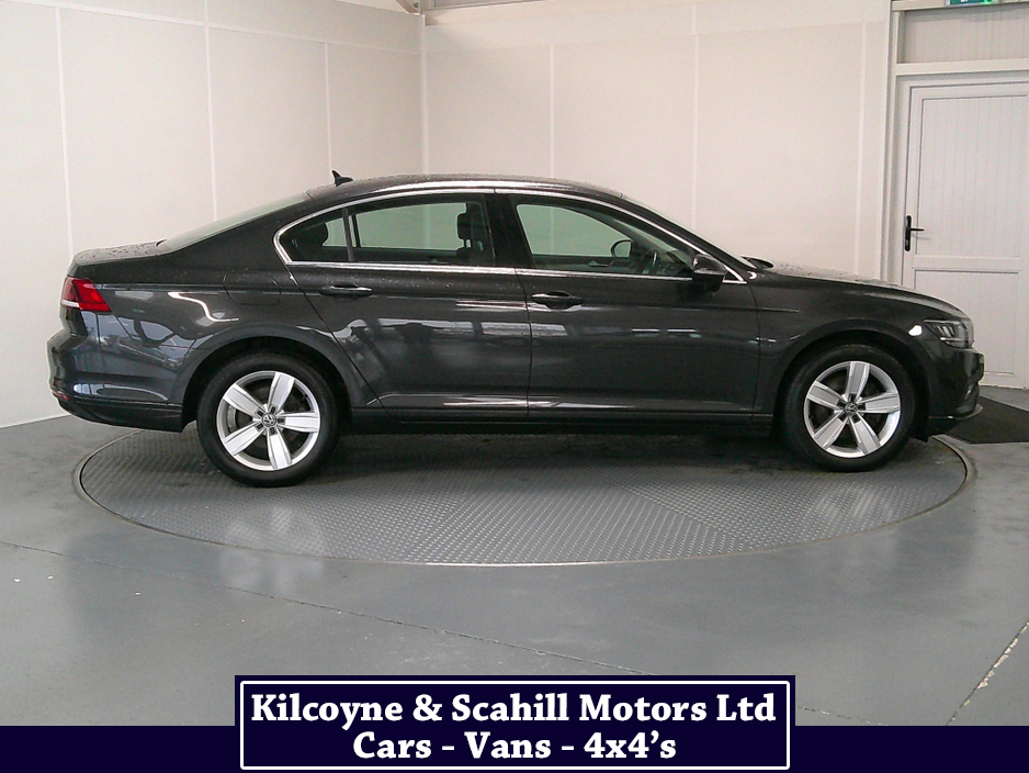 2020 Volkswagen Passat - image 9