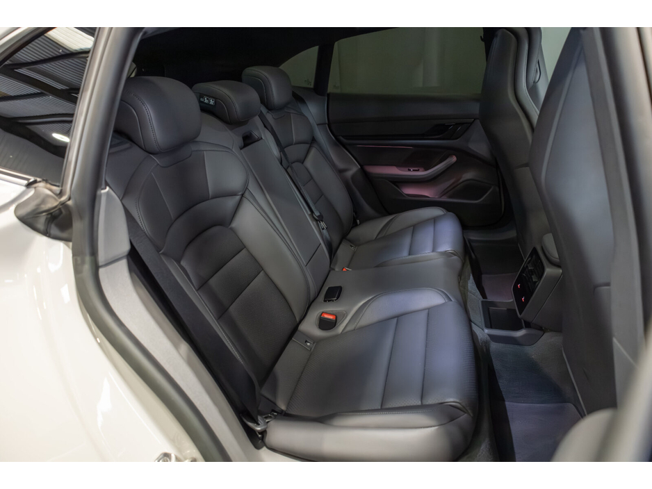 2023 Porsche Taycan Taycan Sport Turismo €71,950