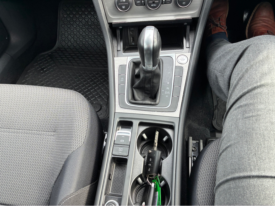 2015 Volkswagen Golf - image 17