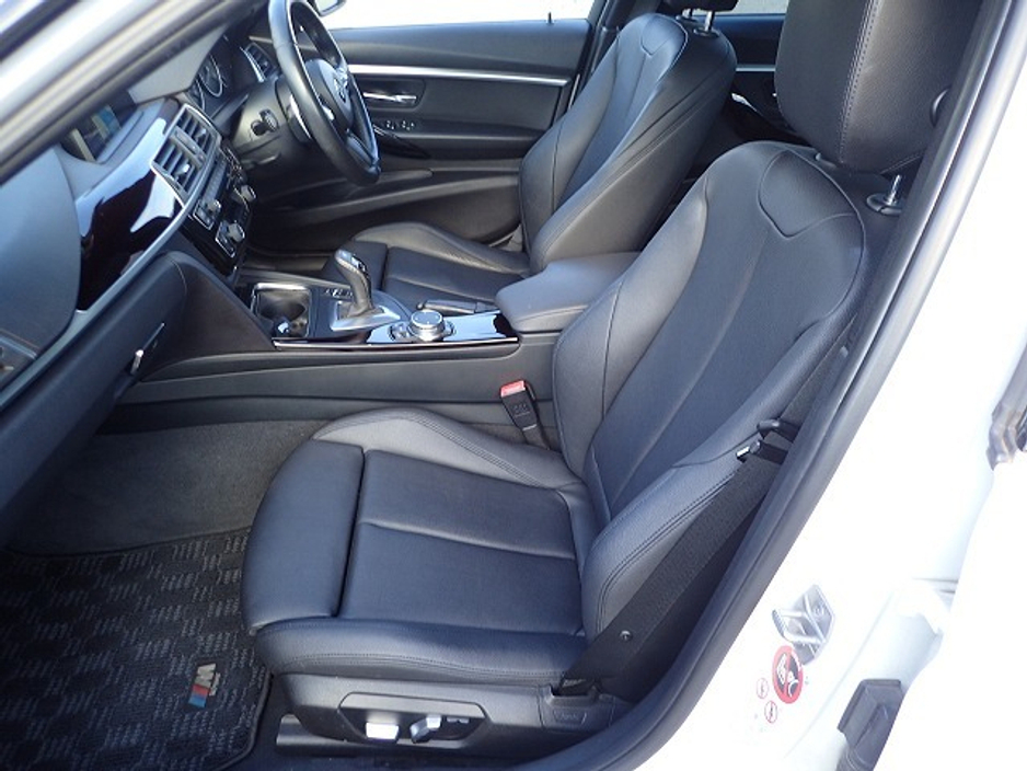 2017 BMW 3 Series - image 7