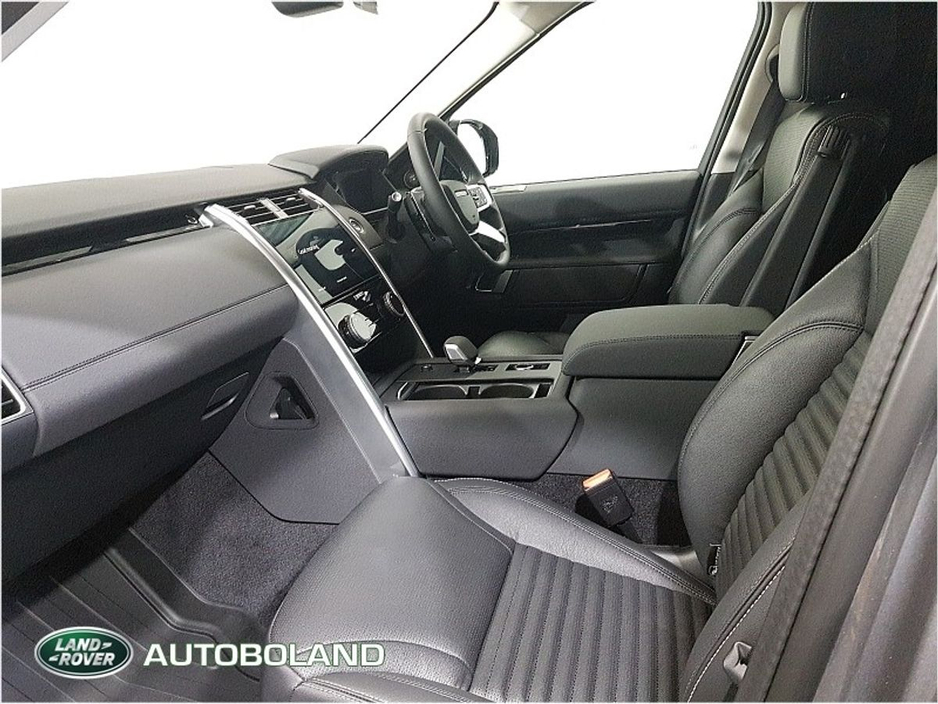 2022 Land Rover Discovery - image 4