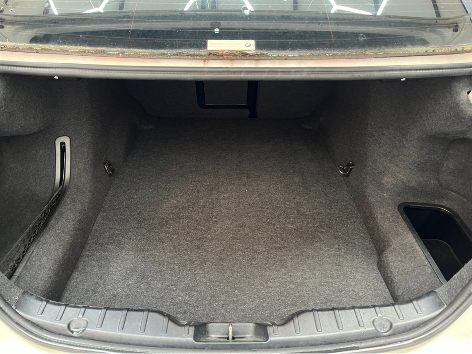 2017 BMW 5 Series - image 7