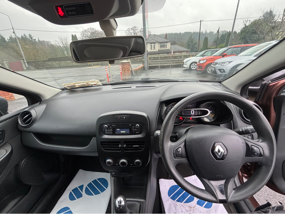 2014 Renault Clio - image 8